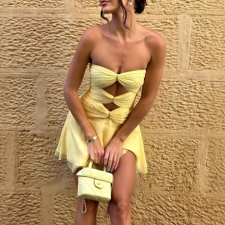 Limoncella – Bandeau-Minikleid mit Cut-Out & Plissee in Zitronengelb