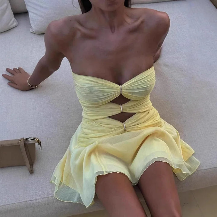 Limoncella – Bandeau-Minikleid mit Cut-Out & Plissee in Zitronengelb