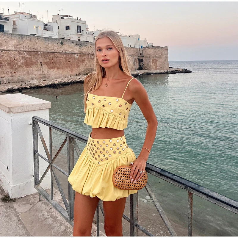 Zitronengelber Zweiteiler mit Cut-Out und Zierrosen – Soleil Bohème von Aura Aurora