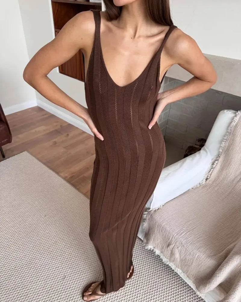 Strick-Maxikleid mit tiefem Rückenausschnitt – Minuit Noir von Aura Aurora