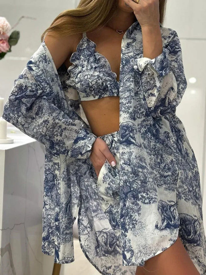 Bleu Musée – 3-teiliges Set mit Bluse, Shorts & Bralette im Toile-Print