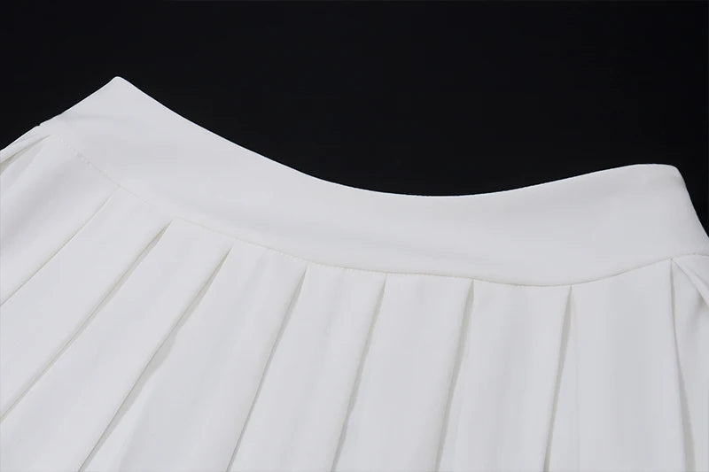 Le Blanc Chic Set - Minirock & V-Ausschnitt Weste