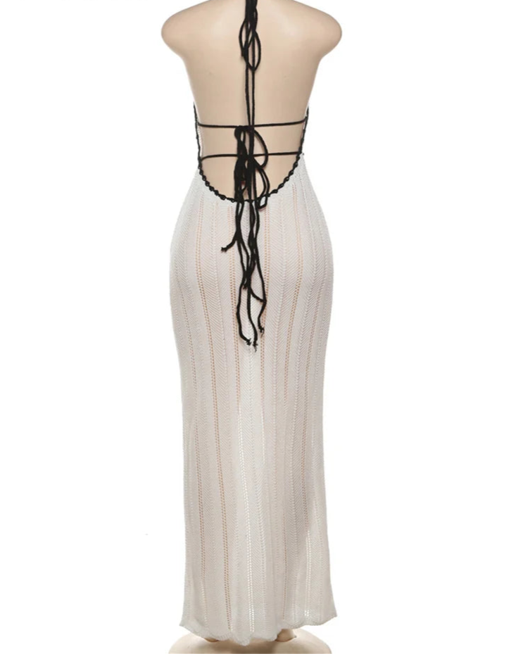 Riviera Blanche – Häkel-Maxikleid mit tiefem V-Ausschnitt