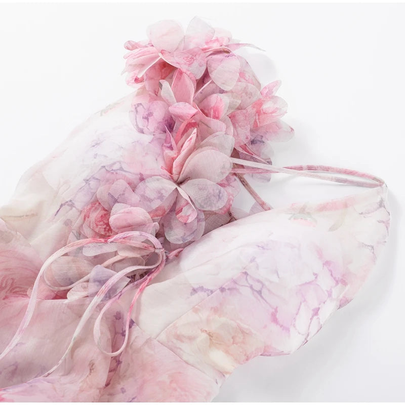 Rosenprint Minikleid mit Volants für Damen – romantisches Sommerkleid in Rosa von Aura Aurora