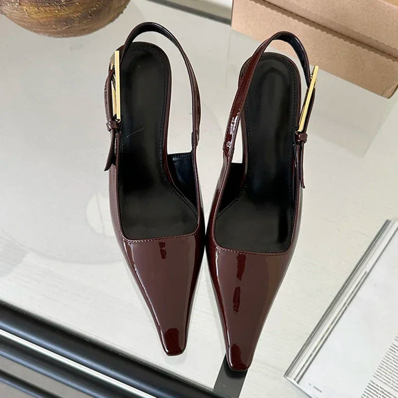 Pumps mit eckiger Spitze im minimalistischen Design – The Square Pumps von Aura Aurora