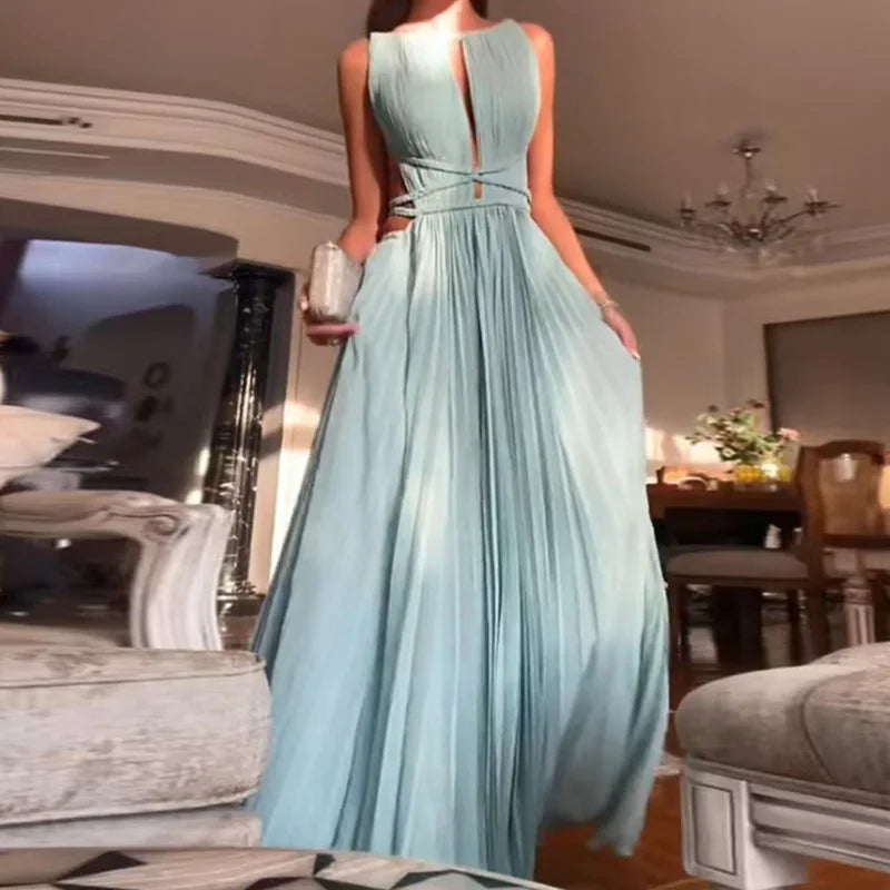 Plissiertes Sommer-Maxikleid in Himmelblau mit Taillenband – Azure Mirage von Aura Aurora