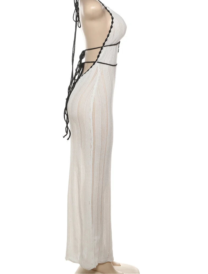 Riviera Blanche – Häkel-Maxikleid mit tiefem V-Ausschnitt