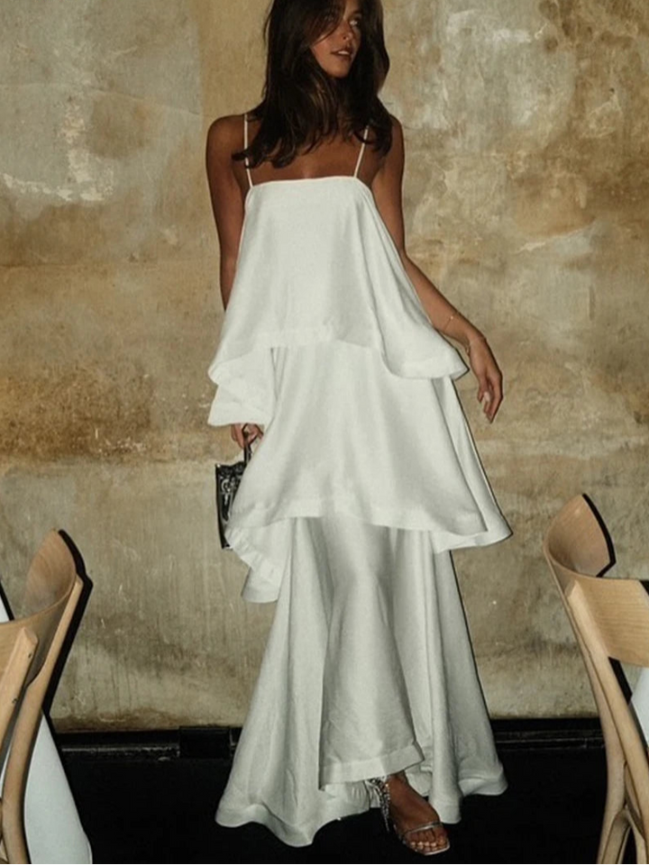 Étoile Blanche – Lagenkleid mit Spaghettiträgern & asymmetrischem Saum