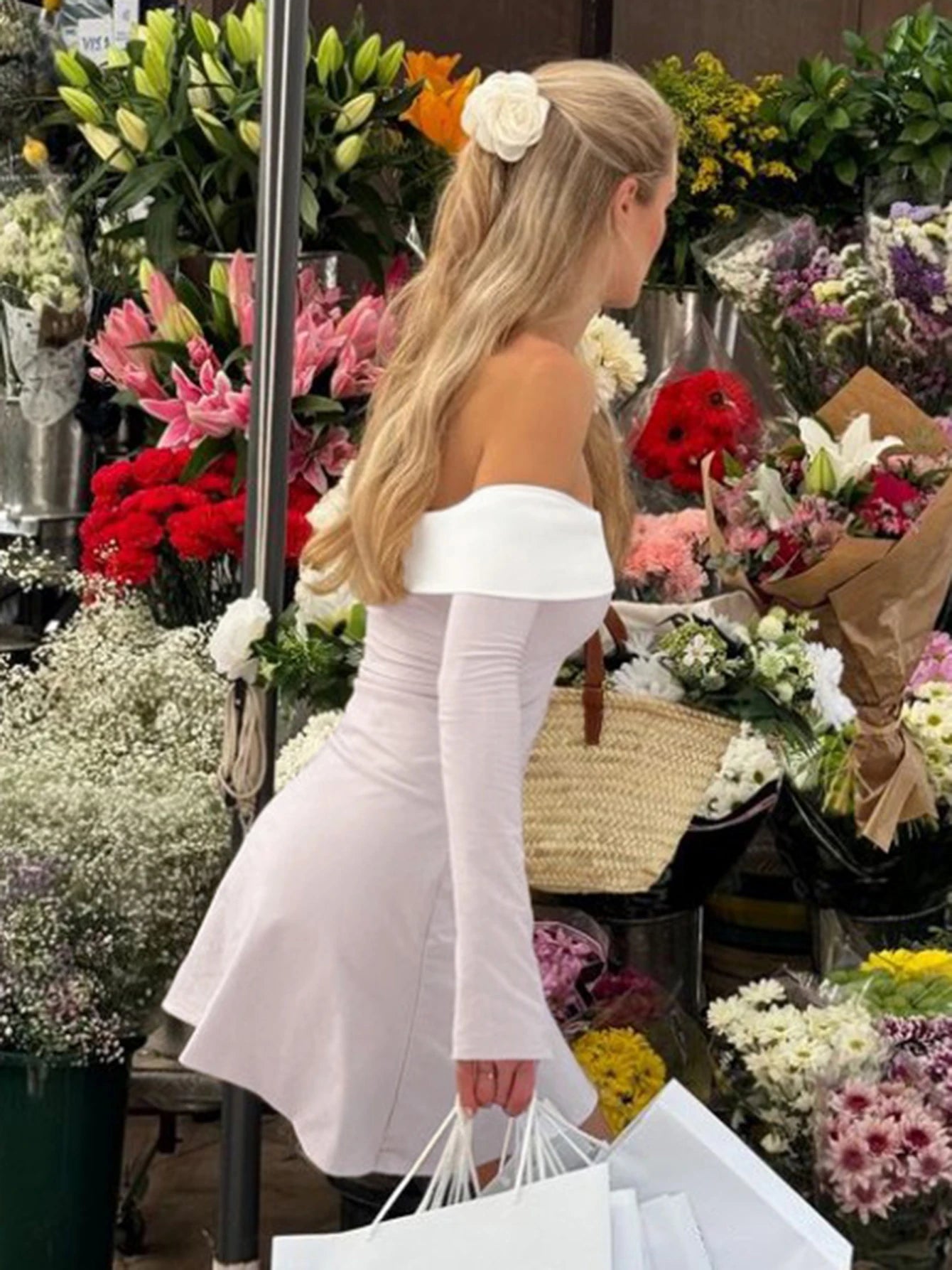 Schulterfreies Minikleid in Creme mit figurbetonter Silhouette – Zara Dress von Aura Aurora