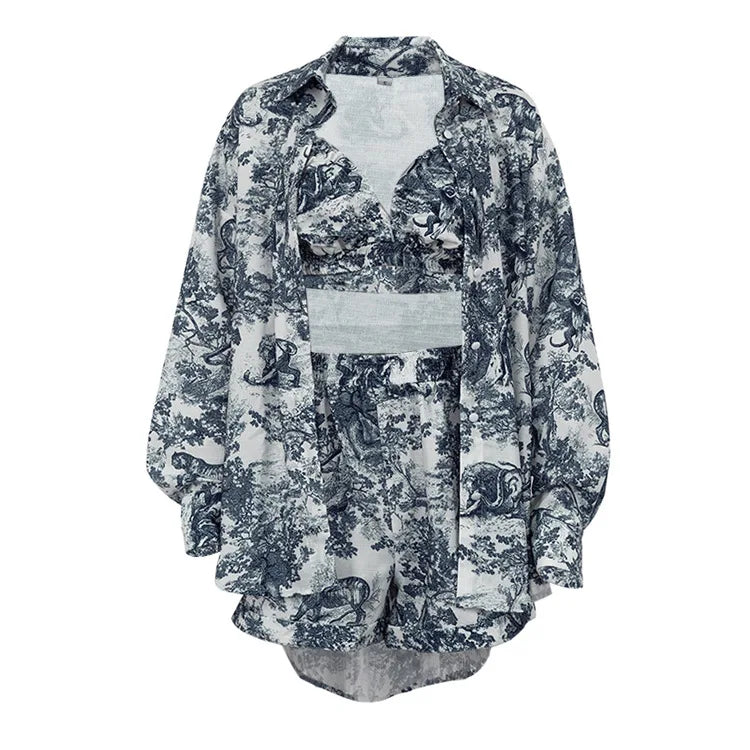 Bleu Musée – 3-teiliges Set mit Bluse, Shorts & Bralette im Toile-Print