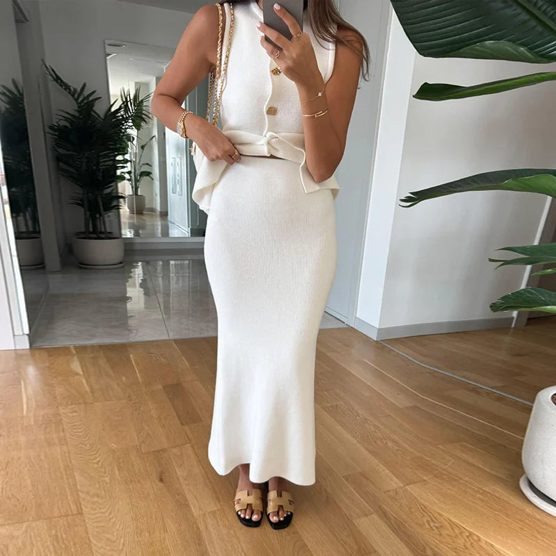 Weißer Damen-Strick-Zweiteiler mit Crop-Top und Midirock – Lady Set von Aura Aurora