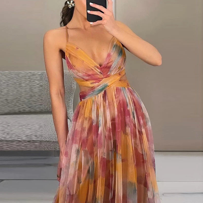 Plissiertes Maxikleid aus Mesh mit Aquarell-Print in Pastell – Fleur Mirage von Aura Aurora