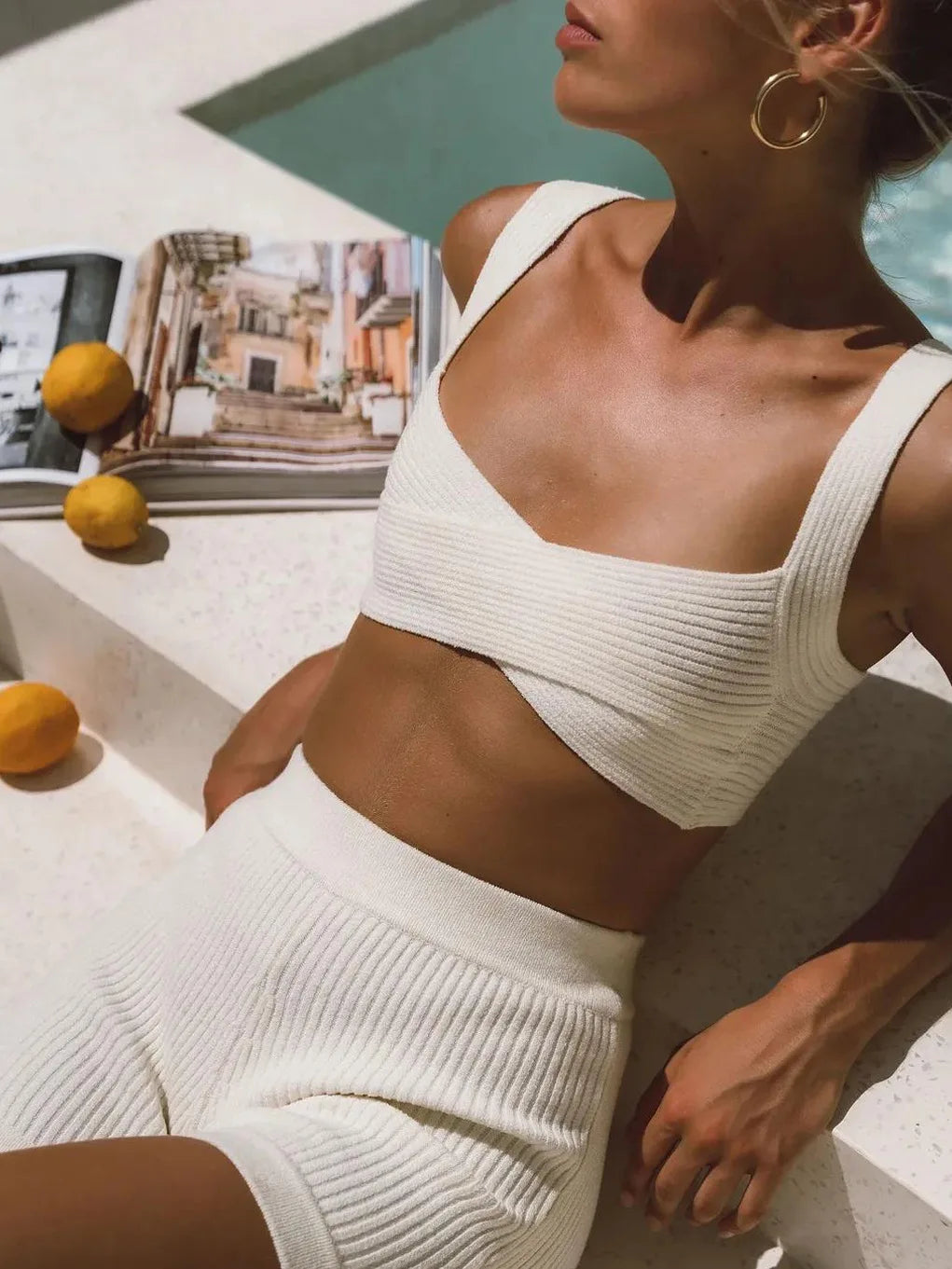 Tossy Fashion Ensemble 2 pièces en tricot avec short pour femme, haut court dos nu côtelé patchwork et short taille haute