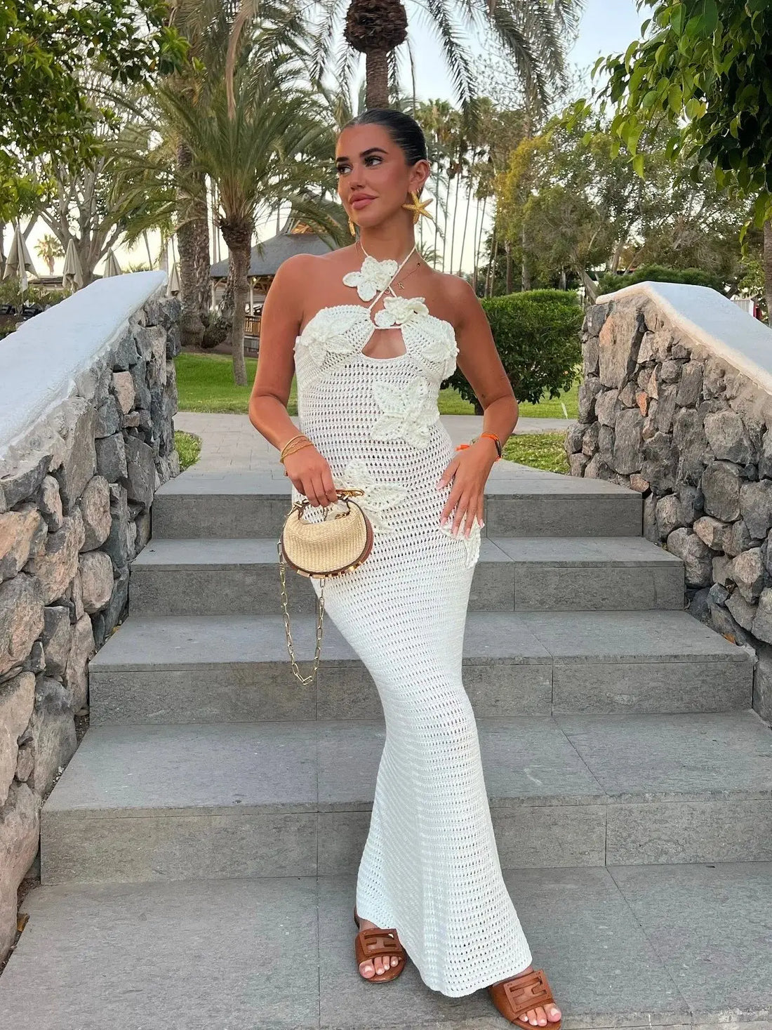 Bleu Céleste – Häkel-Maxikleid mit 3D-Blüten & Neckholder