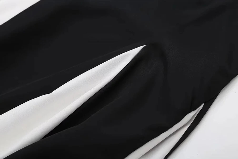 Zweifarbiges Maxikleid in Schwarz und Creme mit Plissee-Details – Noir Lumière von Aura Aurora