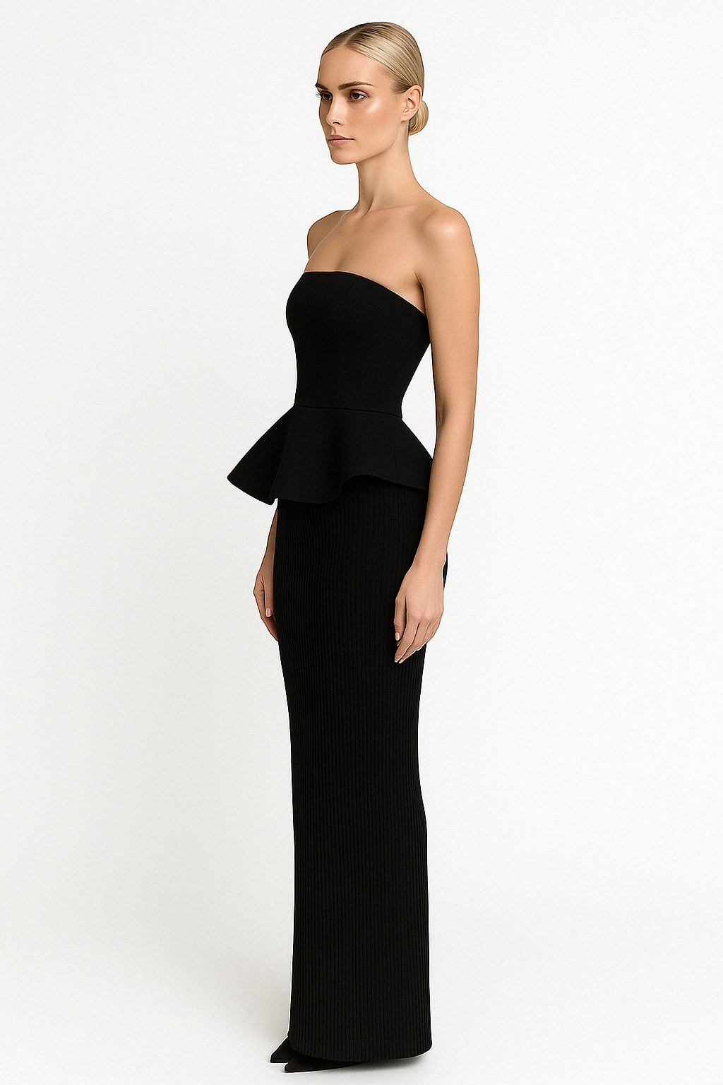 Schwarzes Zweiteiler-Set mit trägerlosem Top und Plissee-Midirock – Golden Muse von Aura Aurora