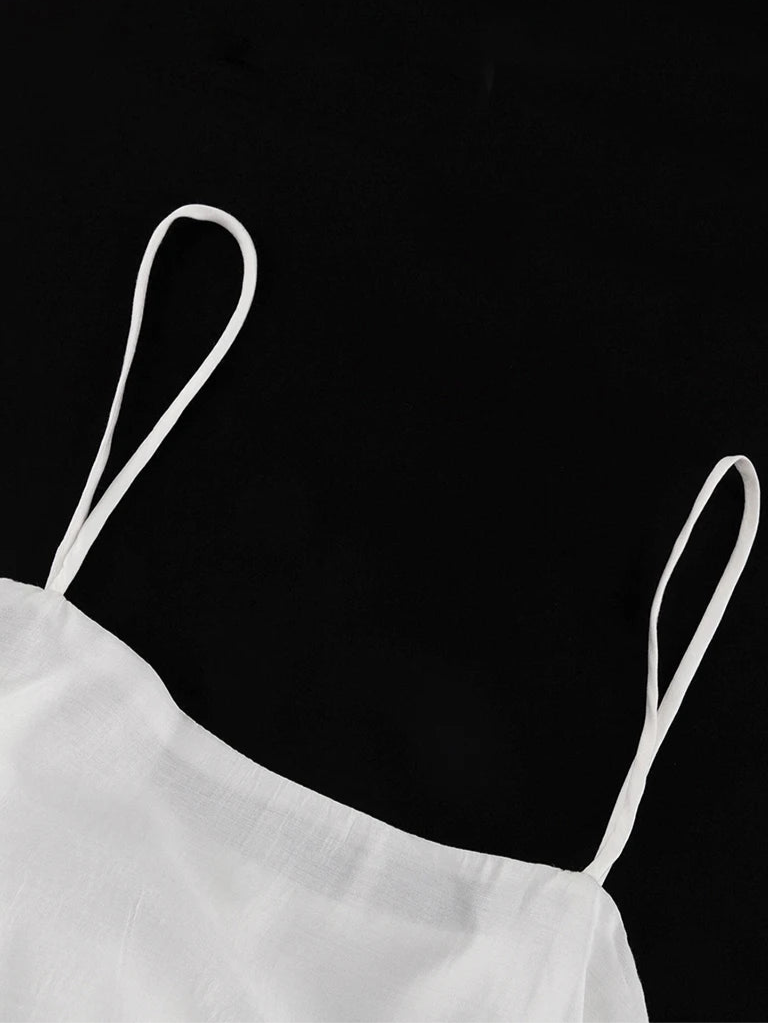 Étoile Blanche – Lagenkleid mit Spaghettiträgern & asymmetrischem Saum