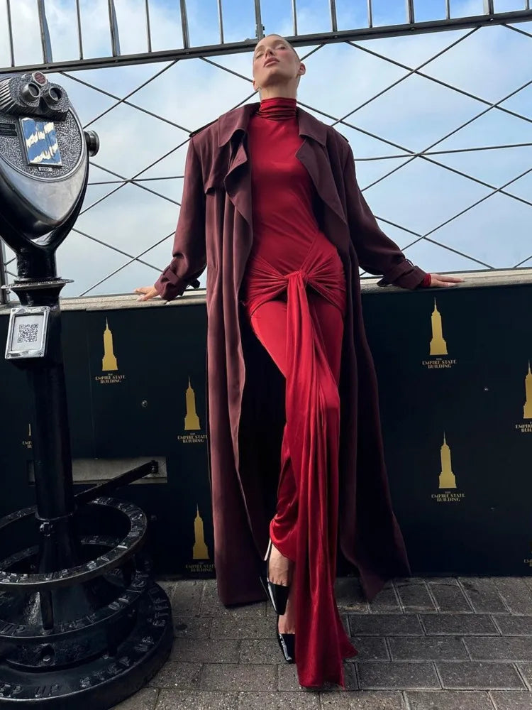 Maxikleid mit tiefem Rückenausschnitt – Eclipse Elegance Gown von Aura Aurora