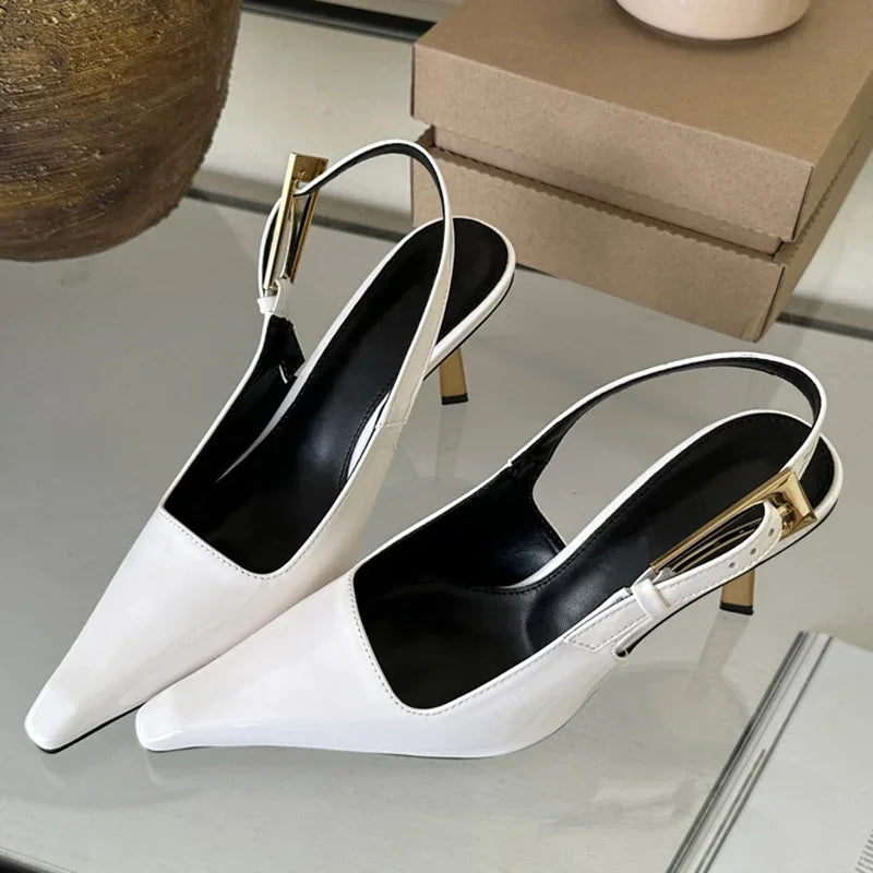 Pumps mit eckiger Spitze im minimalistischen Design – The Square Pumps von Aura Aurora