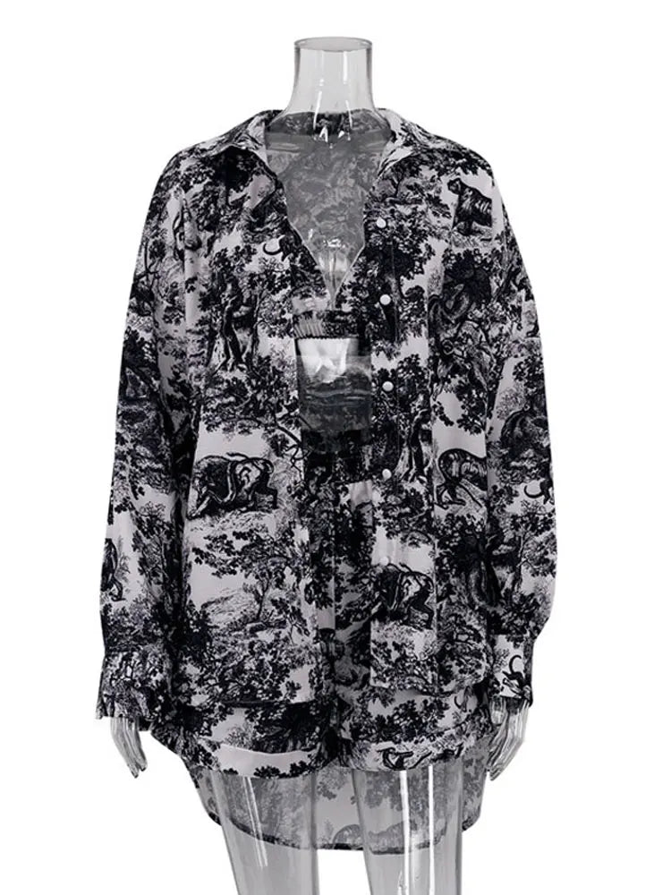 Bleu Musée – 3-teiliges Set mit Bluse, Shorts & Bralette im Toile-Print